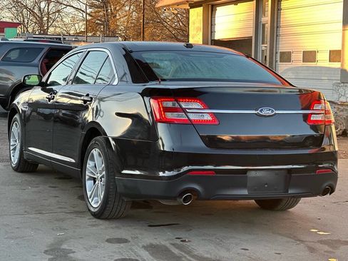 Used 2016 Ford Taurus SE image 8