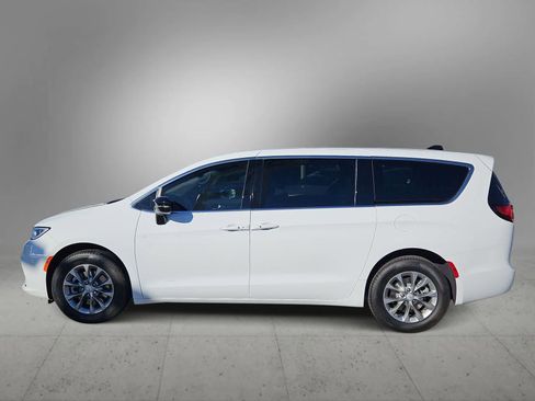 New 2026 Chrysler Pacifica Select image 5