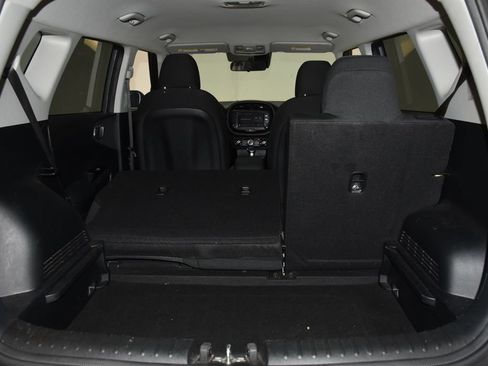 Used 2025 Kia Soul LX w/ LX Technology Package FWD image 29