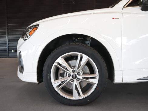 Used 2023 Audi Q3 2.0T Premium w/ Convenience Package image 5