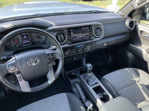 Used 2022 Toyota Tacoma TRD Sport w/ Technology Package AWD/4WD image 28