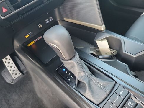 Used 2025 Toyota Camry SE image 27