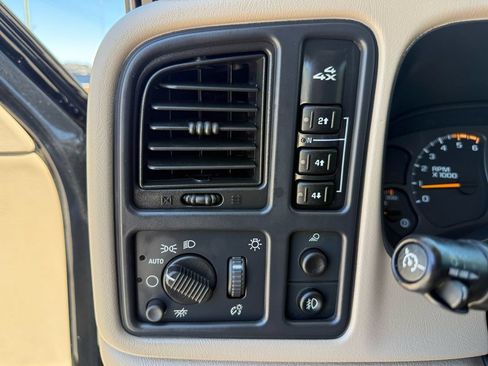 Used 2003 GMC Sierra 2500 SLT w/ SLT Preferred Equipment Group AWD/4WD image 18