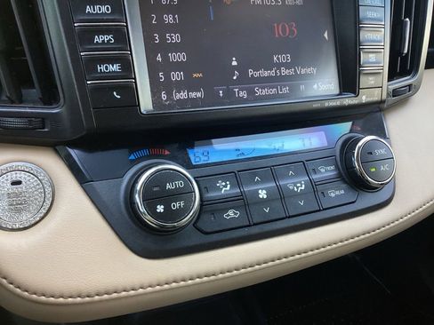 Used 2017 Toyota RAV4 XLE AWD/4WD image 16
