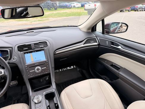 Used 2018 Ford Fusion Titanium FWD image 25