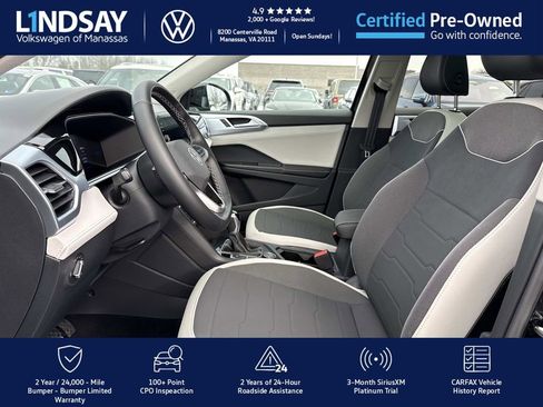 Certified 2025 Volkswagen Taos SE image 10