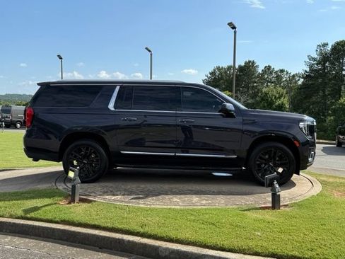 Used 2023 GMC Yukon XL SLT AWD/4WD image 8