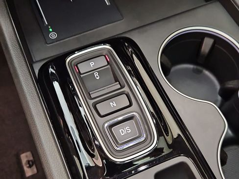 Certified 2025 Honda Pilot Touring image 10