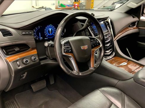 Used 2020 Cadillac Escalade ESV Premium Luxury w/ Escalade Sport Edition image 4