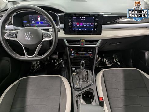 Used 2025 Volkswagen Taos SE w/ Panoramic Sunroof Package AWD/4WD image 27