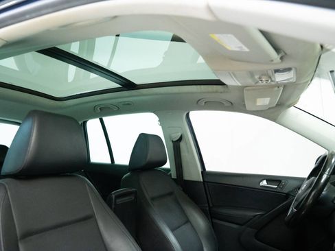 Used 2013 Volkswagen Tiguan SE image 18