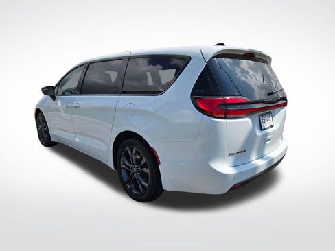 New 2026 Chrysler Pacifica Select FWD image 5
