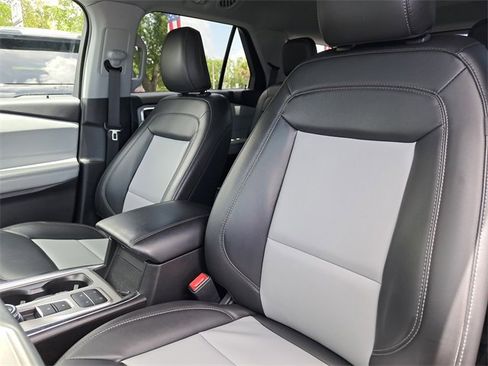 Used 2022 Ford Explorer XLT w/ Equipment Group 202A image 19