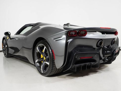 Used 2022 Ferrari SF90 Spider image 8
