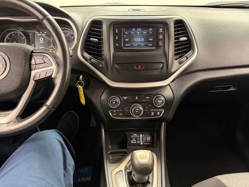 Used 2014 Jeep Cherokee Latitude FWD image 24