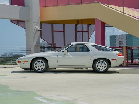 Used 1991 Porsche 928 GT image 2