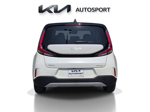 Used 2025 Kia Soul LX FWD image 9