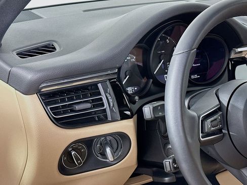 Used 2026 Porsche Macan image 11