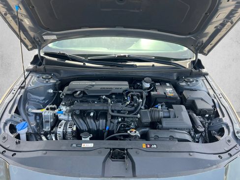 Used 2025 Hyundai Elantra Limited FWD image 29