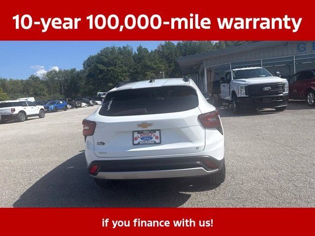 Used 2025 Chevrolet Trax LT w/ LT Convenience Package FWD image 22