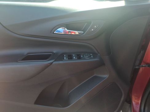 Used 2021 Chevrolet Equinox LT FWD image 16