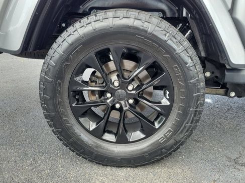 Used 2021 Jeep Gladiator Overland AWD/4WD image 8
