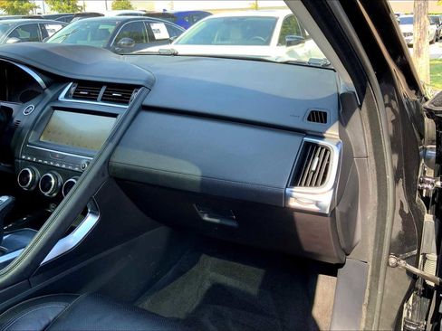 Used 2018 Jaguar E-PACE SE image 35