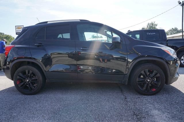 Used 2022 Chevrolet Trax LT w/ Redline Edition AWD/4WD image 3