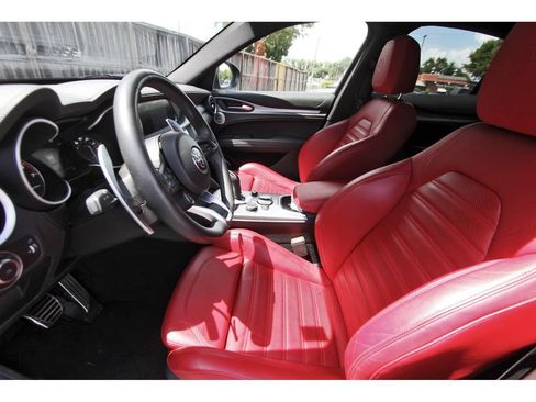 Used 2023 Alfa Romeo Stelvio Veloce AWD/4WD image 15
