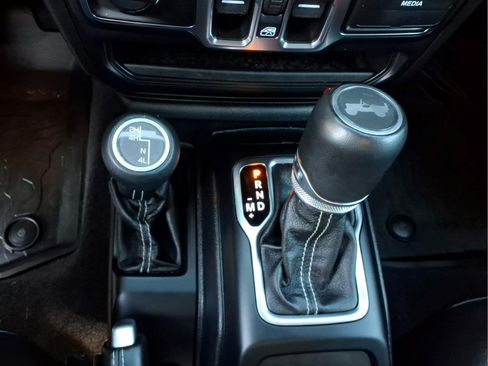 Used 2021 Jeep Wrangler Unlimited Sahara AWD/4WD image 13