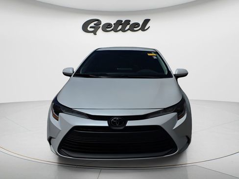 Used 2025 Toyota Corolla LE w/ Convenience Package FWD image 2