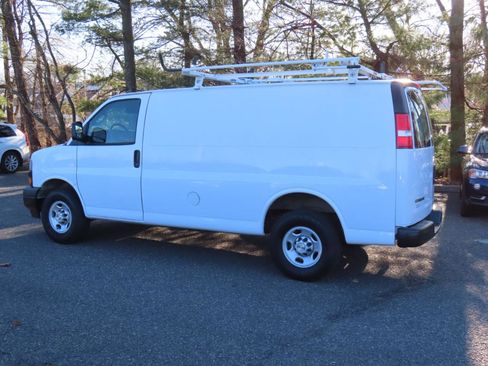 Used 2022 Chevrolet Express 2500 w/ Driver Convenience Package image 3