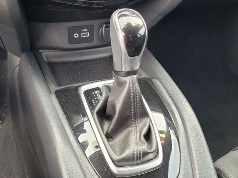 Certified 2020 Nissan Rogue SV image 15