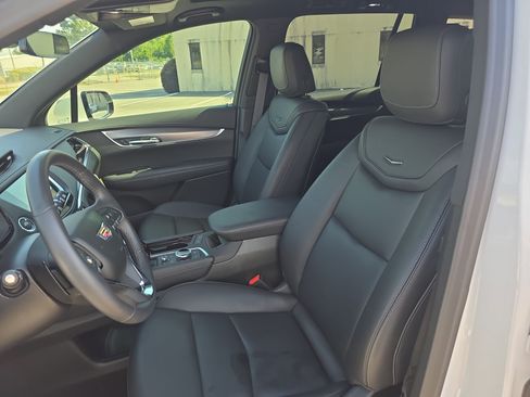 New 2025 Cadillac XT6 Luxury FWD image 19