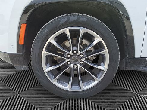 Used 2023 Jeep Wagoneer L Series II w/ Premium Group I image 14