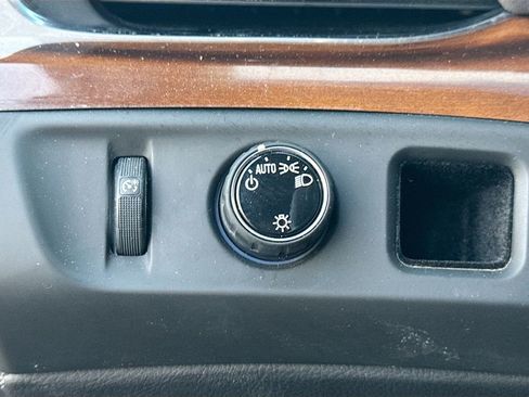 Used 2017 Cadillac Escalade Luxury image 36