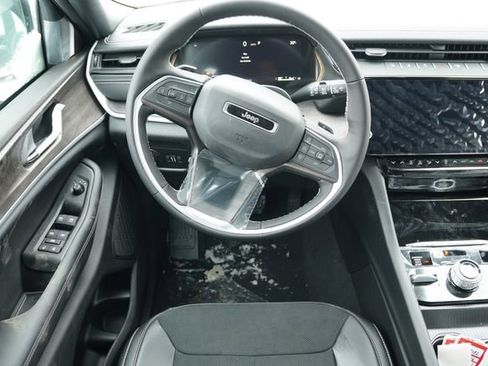 New 2026 Jeep Grand Cherokee Laredo image 12