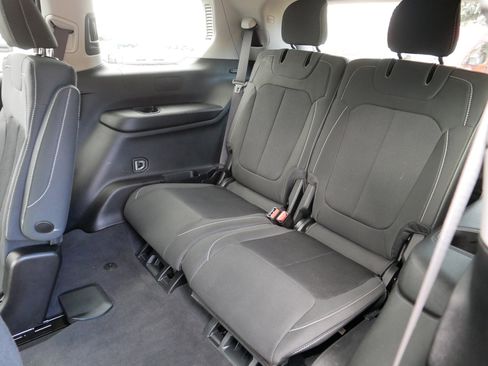 Used 2023 Jeep Grand Cherokee L Laredo image 35