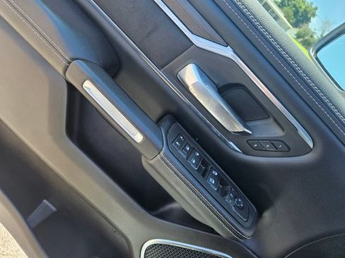Used 2025 RAM 1500 Laramie AWD/4WD image 11