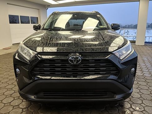 Used 2019 Toyota RAV4 XLE Premium image 2