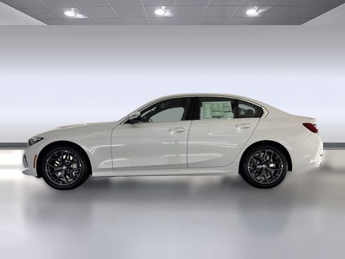 Used 2026 BMW 330i Sedan w/ Premium Package RWD image 2