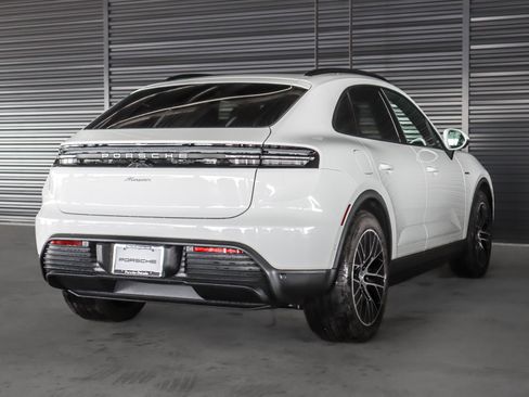 New 2026 Porsche Macan Electric image 10