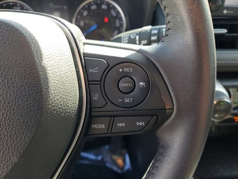 Used 2021 Toyota RAV4 XLE Premium image 23