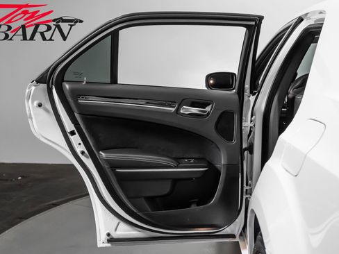 Used 2023 Chrysler 300 C RWD image 40