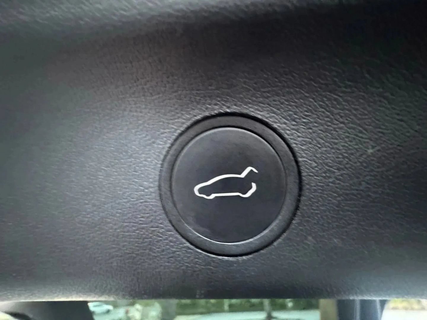 Used 2024 Tesla Model Y Long Range AWD/4WD image 30