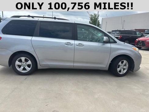Used 2012 Toyota Sienna LE FWD image 2