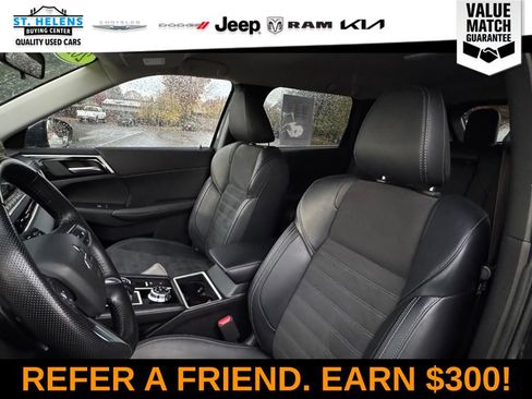 Used 2024 Mitsubishi Outlander SE image 15