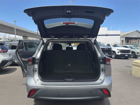 Used 2023 Toyota Highlander L FWD image 19