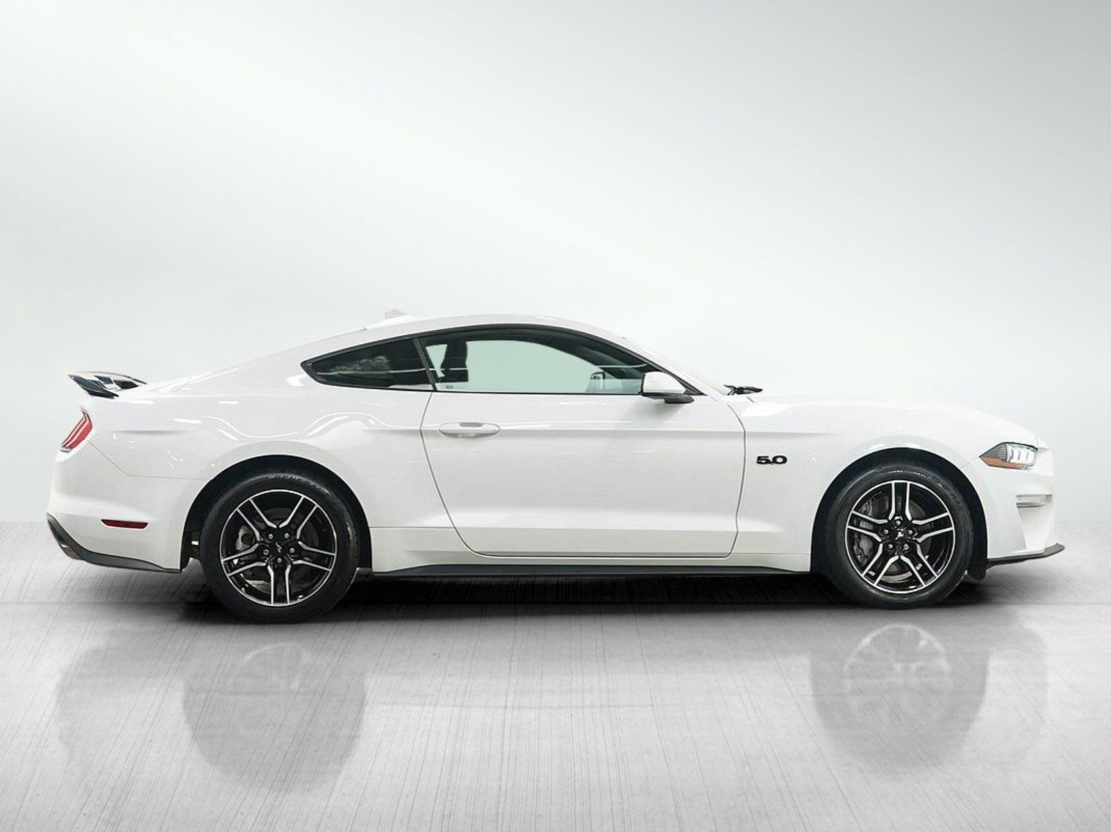 Used 2022 Ford Mustang GT RWD image 5