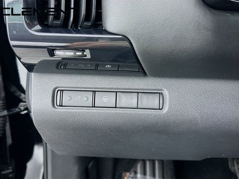 Used 2022 Nissan Pathfinder SV FWD image 13